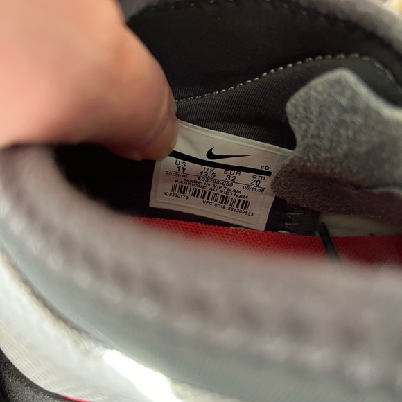 Nike Jr. Phantom Vision great condition soccer shoes/cleats - Picture 7 of 7